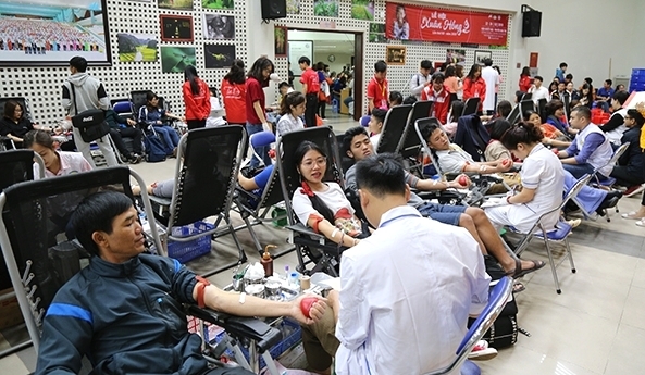 le hoi xuan hong 2019 thu duoc hon 7300 don vi mau