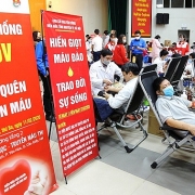 thang tinh nguyen do phong chong ncov dung quen di hien mau