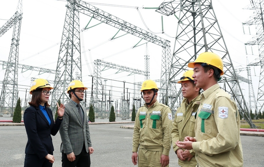 Tuổi trẻ Khối DNTW thăm, tặng quà thanh niên công nhân có hoàn cảnh khó khăn