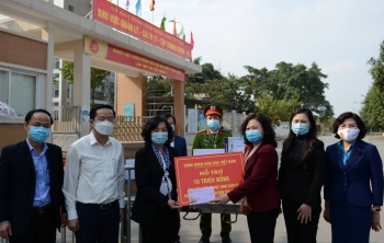 Lãnh đạo Bộ GD&ĐT thăm thầy trò đang cách ly phòng, chống dịch Covid-19