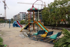 Vườn hoa bỏ hoang