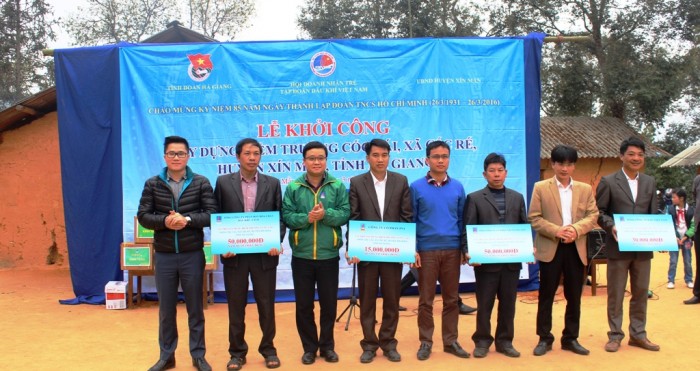 hoi doanh nhan tre dau khi cham lo hoc sinh vung cao ha giang