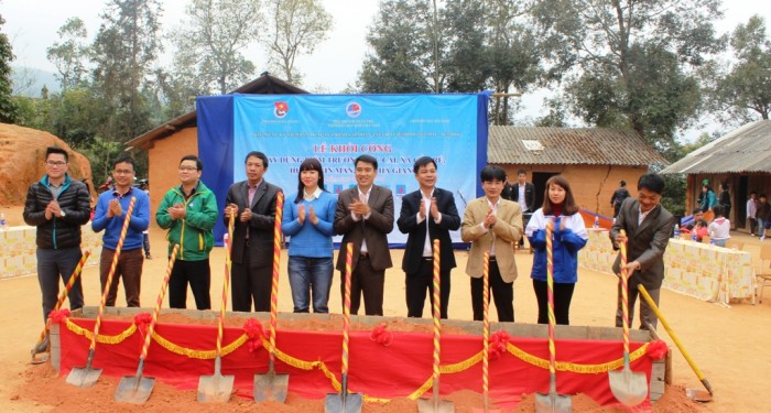 hoi doanh nhan tre dau khi cham lo hoc sinh vung cao ha giang