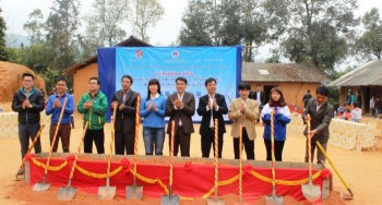 Hội Doanh nhân trẻ Dầu khí chăm lo cho học sinh vùng cao