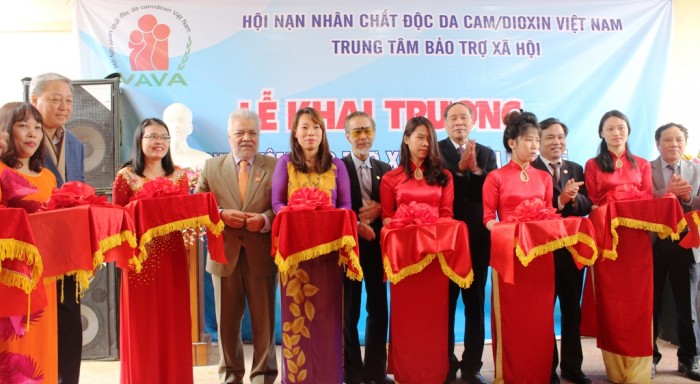 khai truong trung tam bao tro xa hoi cho nan nhan chat doc da cam