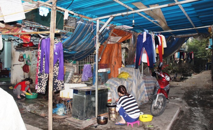 ngat tho ben dong muong o nhiem