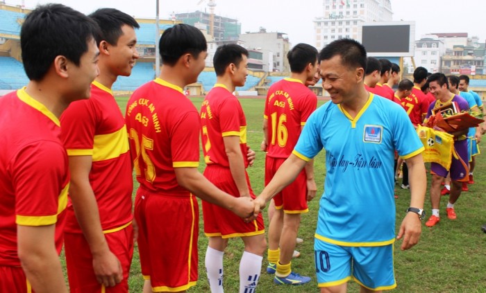 doan thanh nien petrosetco giao huu bong da cung tong cuc an ninh