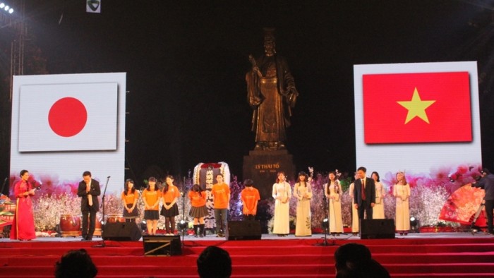 giao luu van hoa tiep nhan 200 cay hoa anh dao nhat ban