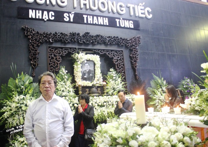 Nghệ sĩ Việt nghẹn ngào tiễn đưa nhạc sĩ Thanh Tùng nghe si viet nghen ngao tien dua nhac si thanh tung