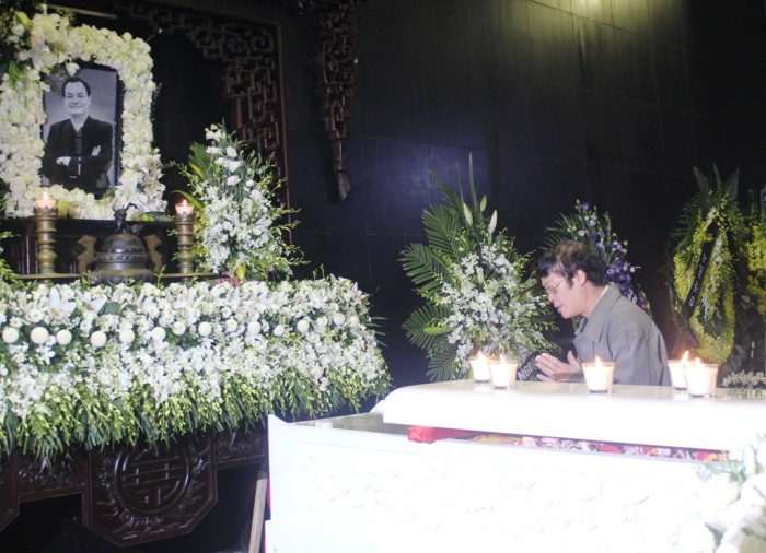 Nghệ sĩ Việt nghẹn ngào tiễn đưa nhạc sĩ Thanh Tùng nghe si viet nghen ngao tien dua nhac si thanh tung