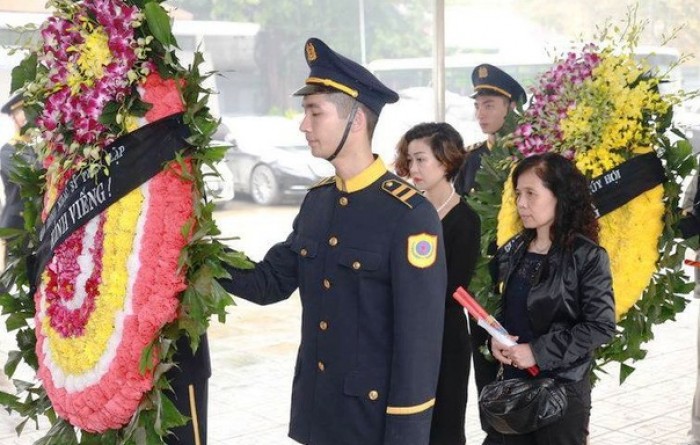 Nghệ sĩ Việt nghẹn ngào tiễn đưa nhạc sĩ Thanh Tùng nghe si viet nghen ngao tien dua nhac si thanh tung