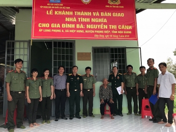 Trao nhà “Nghĩa tình đồng đội” tại Hậu Giang