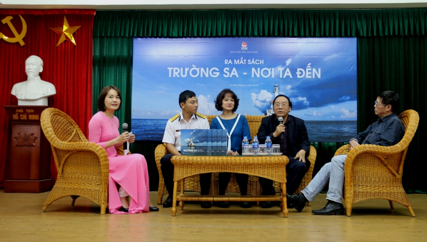 ra mat sach anh truong sa noi ta den