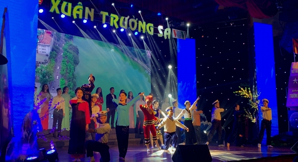 xuan truong sa 2019 am ap nghia tinh dat lien voi bien dao