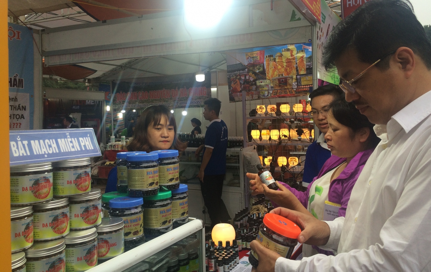 Đẩy mạnh xúc tiến thương mại dược liệu và sản phẩm y dược cổ truyền