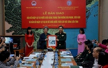 Bàn giao bản đồ ngập lụt phục vụ công tác phòng chống thiên tai