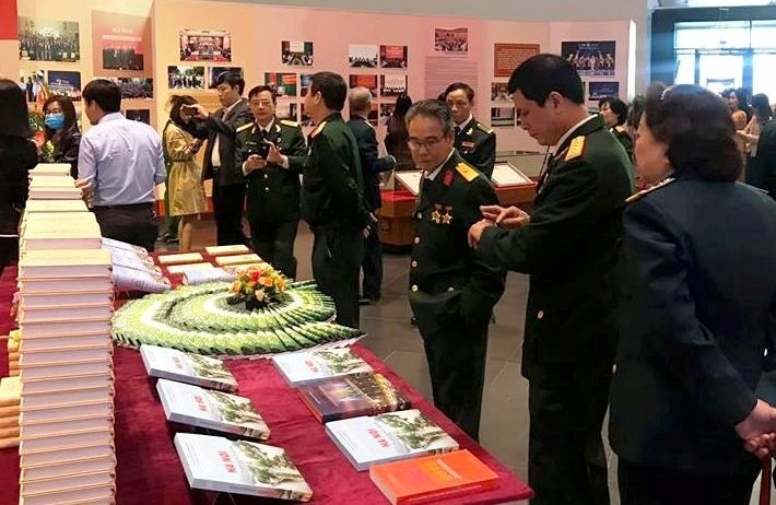 ha noi niem tin va khat vong vuon cao