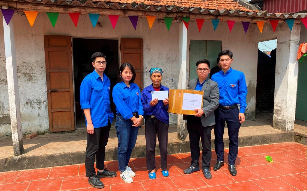 Đoàn Thanh niên PVNDB thăm, tặng quà các gia đình có hoàn cảnh khó khăn tỉnh Thái Bình