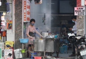 Hà Nội bỏ quy định hàng quán đóng cửa trước 21h