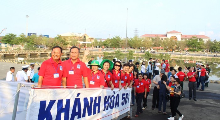 nhung cuu chien binh tim lua len tau tham quan dao truong sa