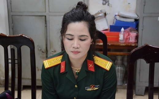 ha noi bat doi tuong nu gia danh dai ta si quan quan doi