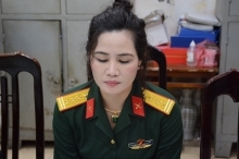 bat doi tuong gia danh thieu ta quan doi de lua dao