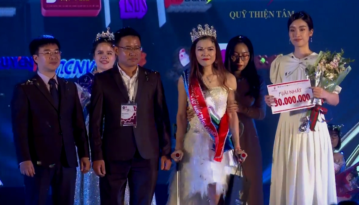 be thi bang gianh 3 giai cuoc thi ve dep vang trang khuyet 2019