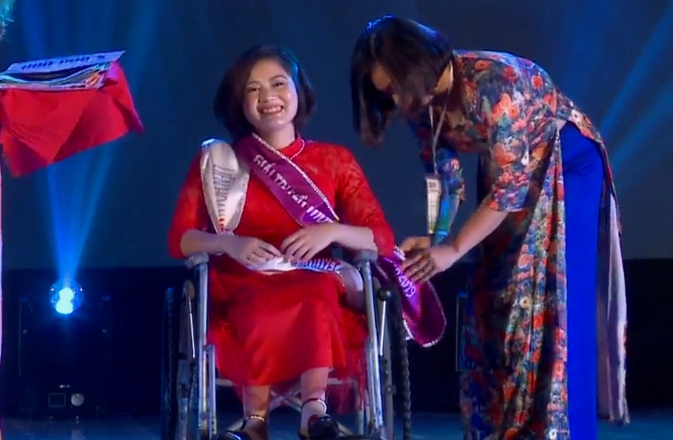 be thi bang gianh 3 giai cuoc thi ve dep vang trang khuyet 2019