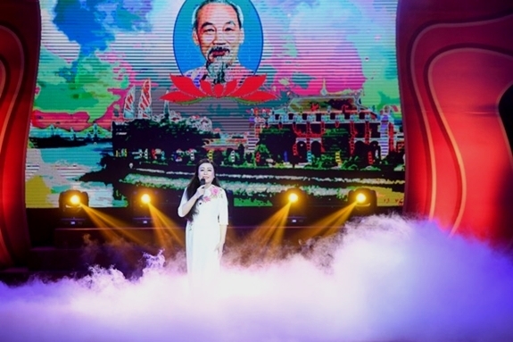 dac sac chuong trinh nghe thuat bai ca chien thang