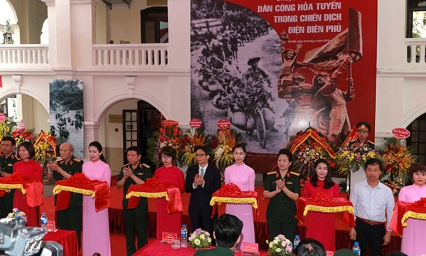 tu lieu quy ve dan cong hoa tuyen trong chien dich dien bien phu