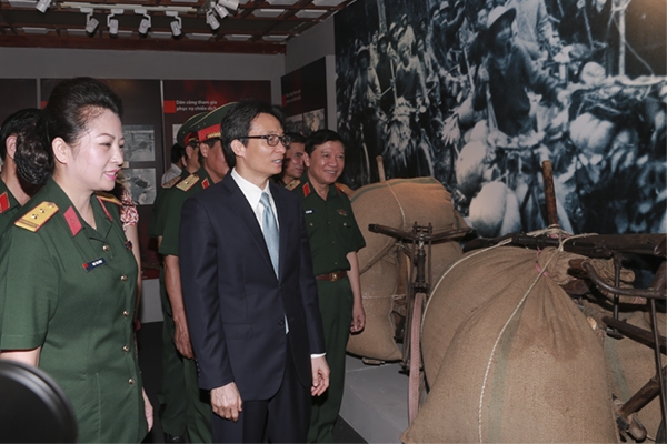tu lieu quy ve dan cong hoa tuyen trong chien dich dien bien phu