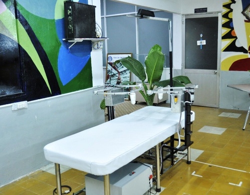 sinh vien che tao robot massage