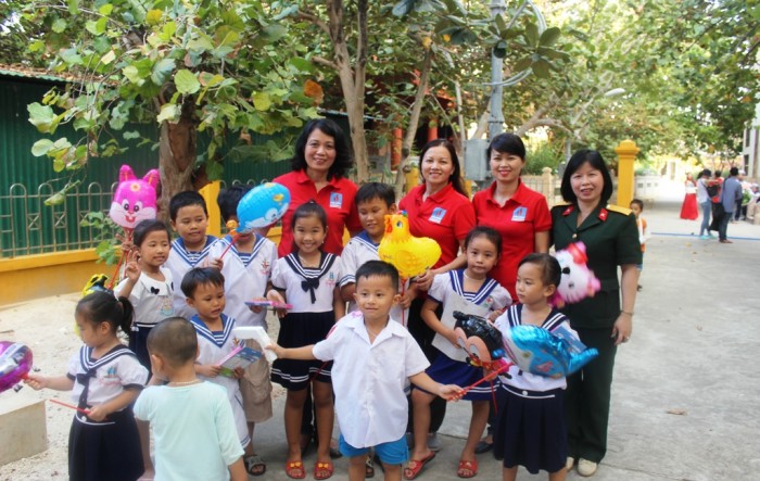 tham tang qua chien sy nhan dan huyen dao truong sa va nha gian dk1