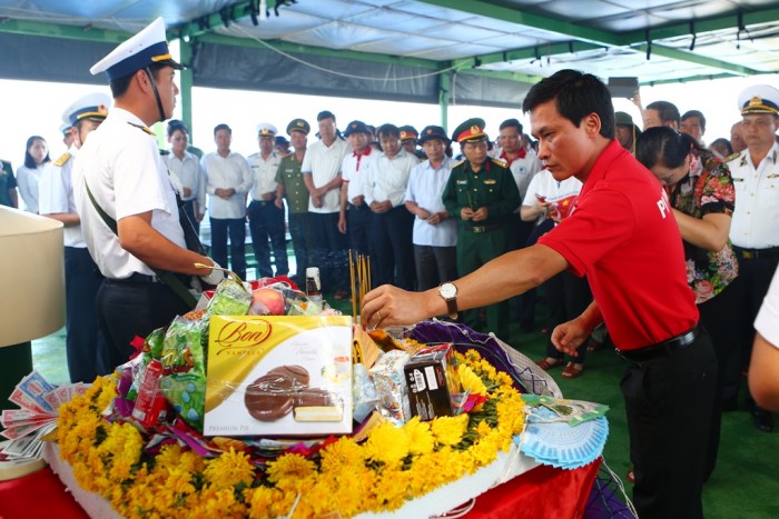 tuong nho nhung nguoi con da nga xuong bao ve bien troi to quoc