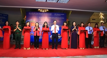 Triển lãm “Những tấm gương bình dị mà cao quý”