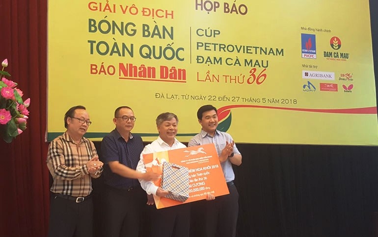 135 vdv bong ban tranh cup petrovietnam dam ca mau 2018