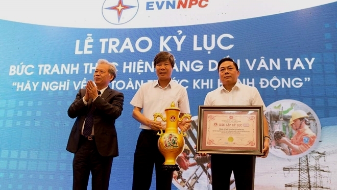 buc tranh dau van tay cua evnnpc xac lap ky luc viet nam