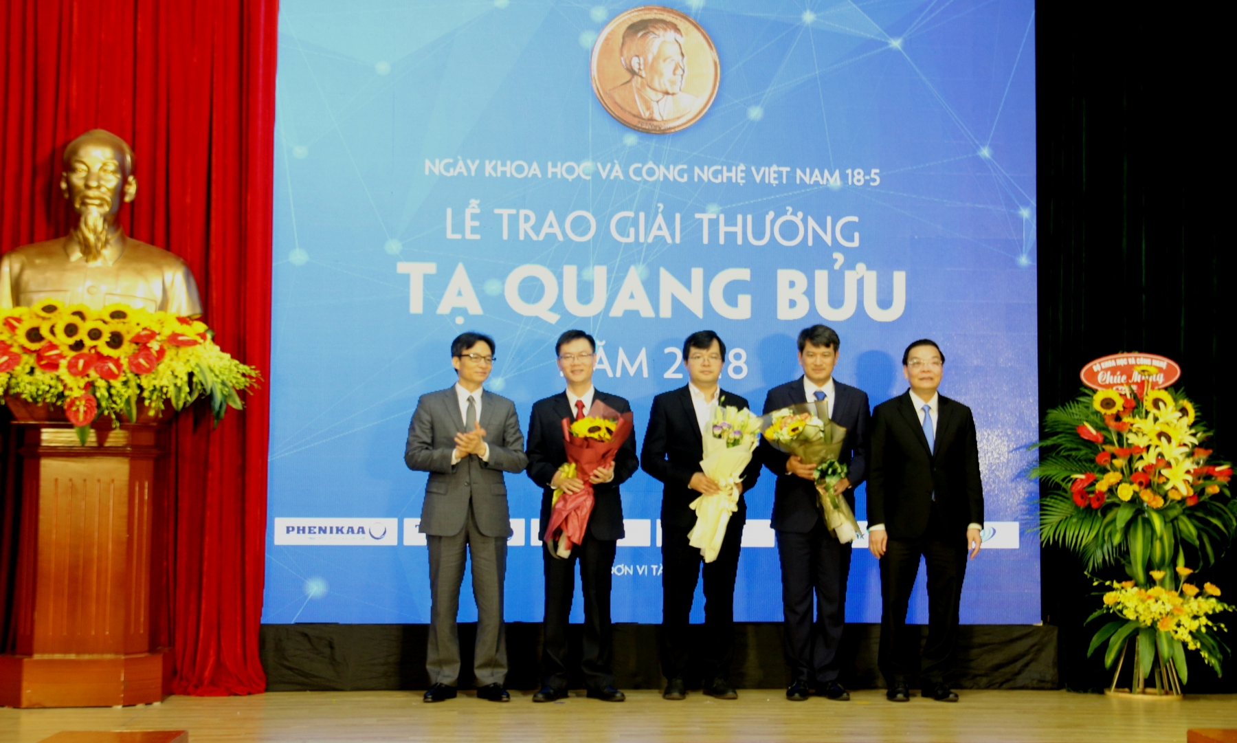 vinh danh 3 nha khoa hoc xuat sac dat giai thuong ta quang buu nam 2018