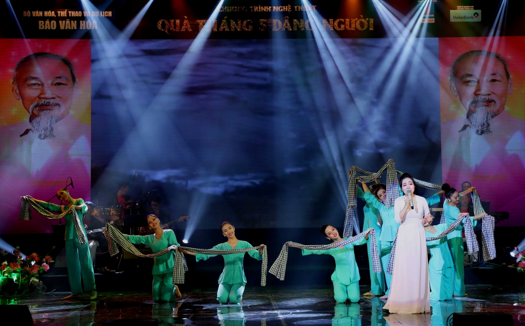 dac sac chuong trinh nghe thuat qua thang 5 dang nguoi
