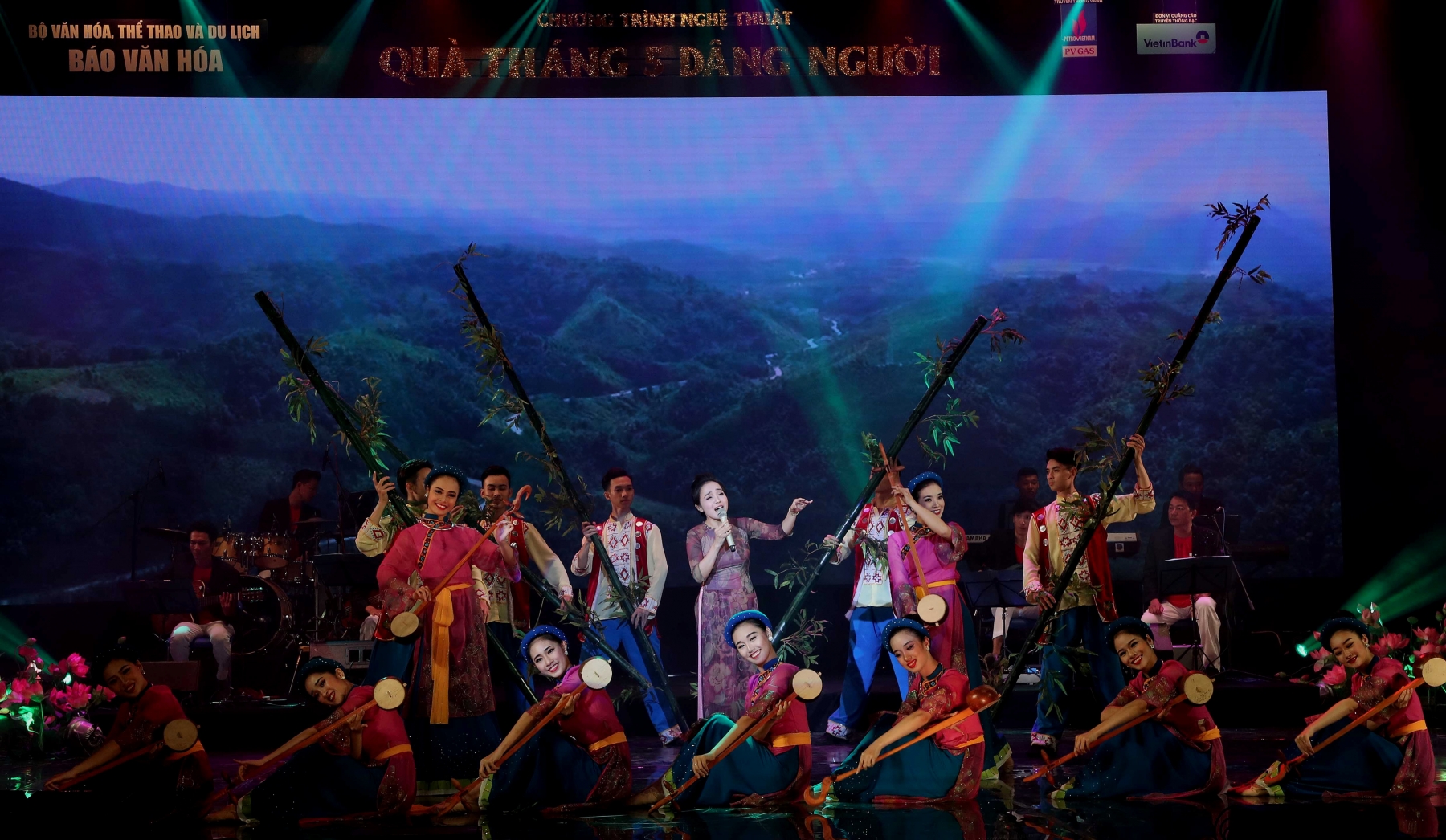 dac sac chuong trinh nghe thuat qua thang 5 dang nguoi