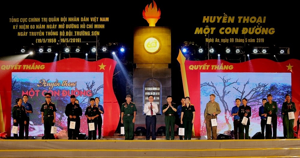 tai hien lich su choi loi huyen thoai mot con duong