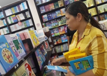 Đường dây nóng phục vụ nhu cầu mua sách giáo khoa