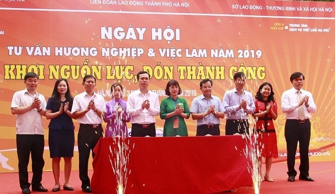 ngay hoi tu van huong nghiep va viec lam khoi nguon luc don thanh cong
