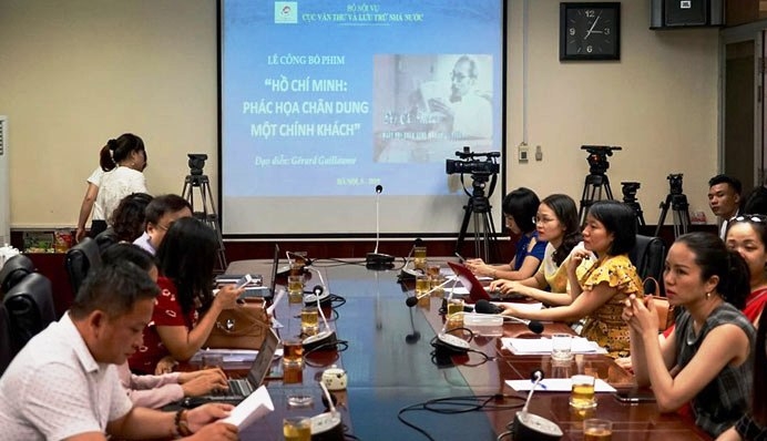 cong bo phim tu lieu quy ho chi minh phac hoa chan dung mot chinh khach
