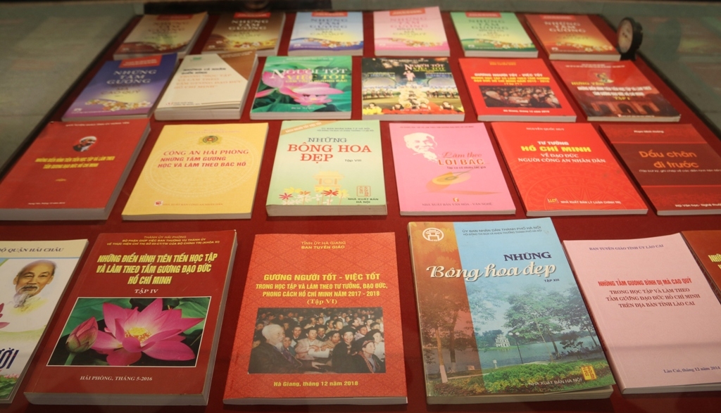 trien lam nhung tam guong binh di ma cao quy 536639