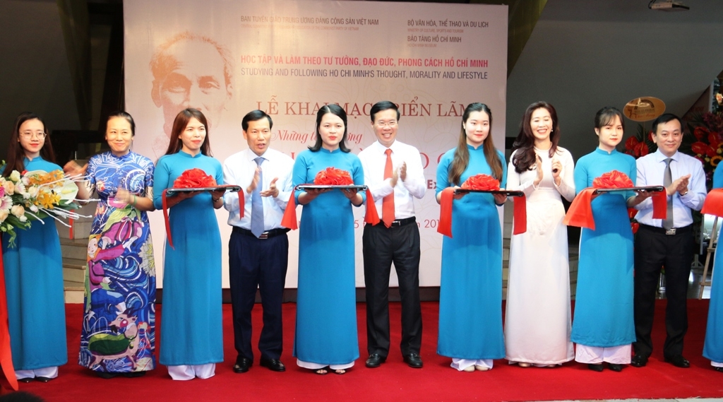 trien lam nhung tam guong binh di ma cao quy 536639
