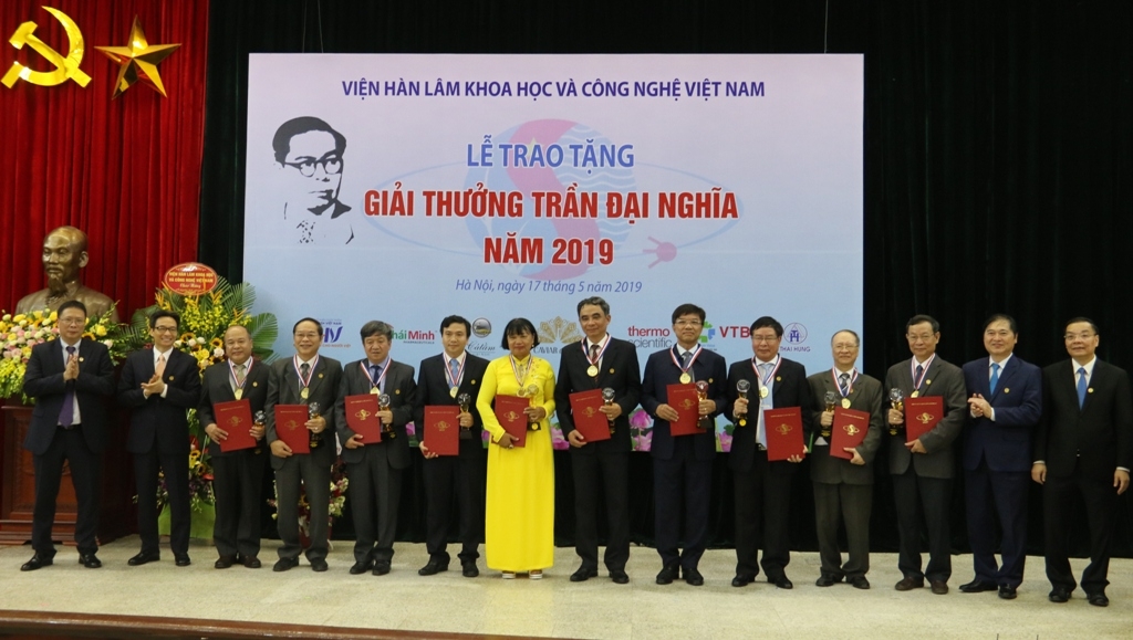 vinh danh 4 cong trinh khoa hoc dat giai thuong tran dai nghia