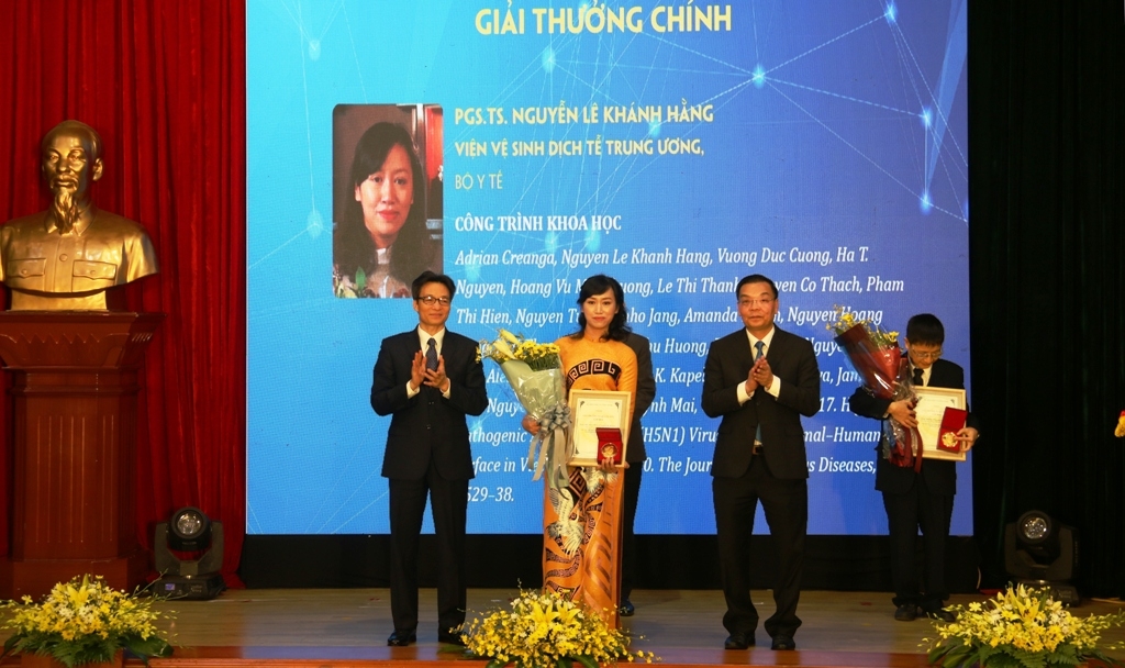 vinh danh nha khoa hoc dat giai thuong ta quang buu 2019