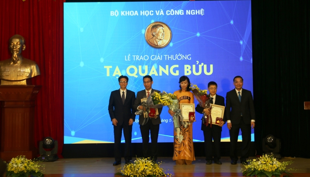 vinh danh nha khoa hoc dat giai thuong ta quang buu 2019
