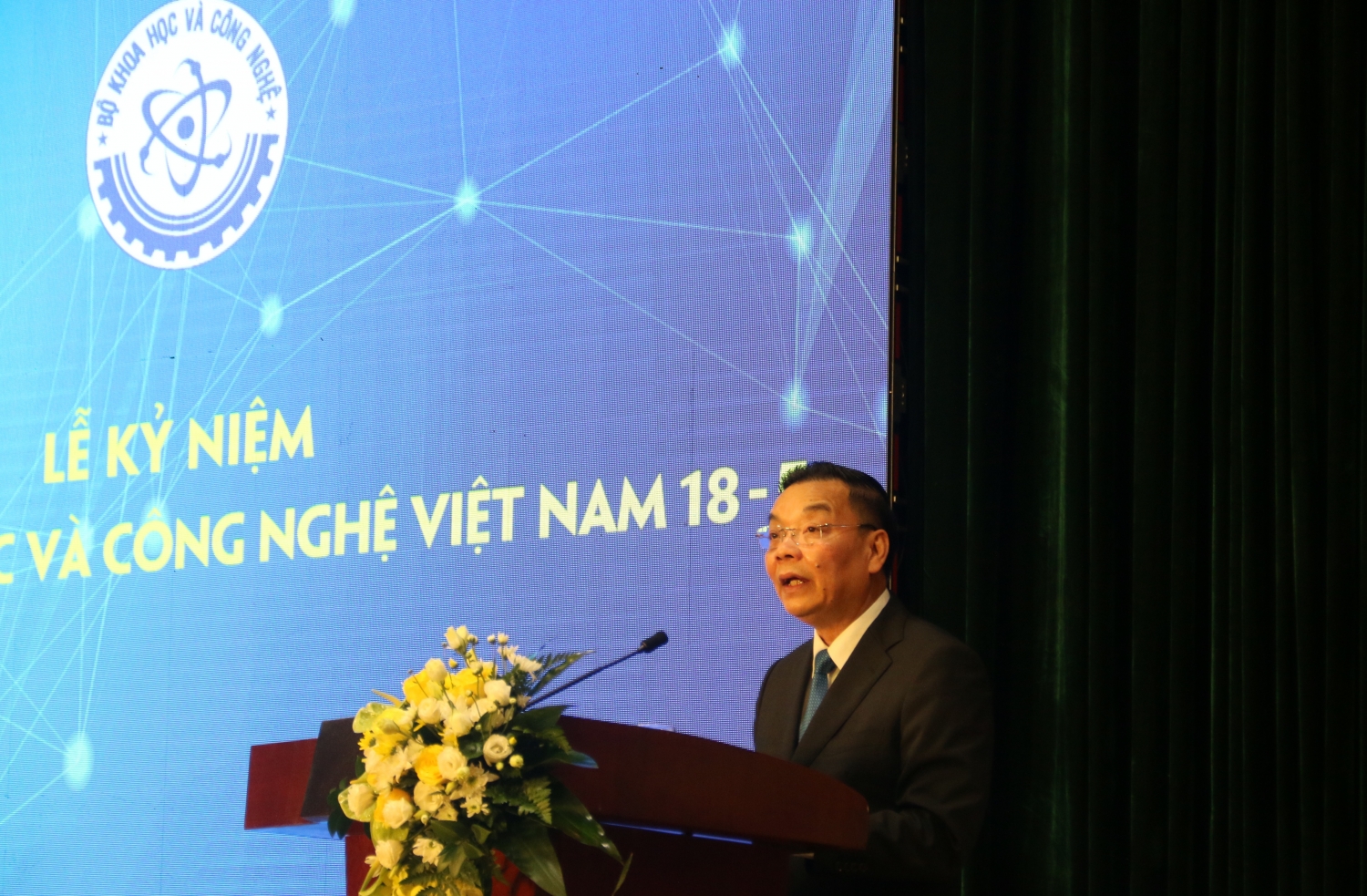 vinh danh nha khoa hoc dat giai thuong ta quang buu 2019